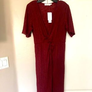 Burgundy v-neck dress with knot detail
